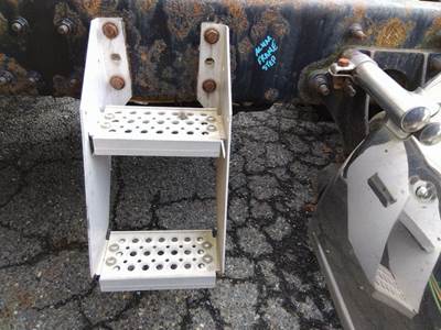 International ProStar Left Frame Step for a International PROSTAR 122