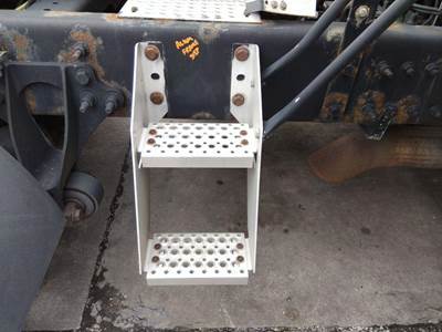 International ProStar Right Frame Step for a International PROSTAR 122