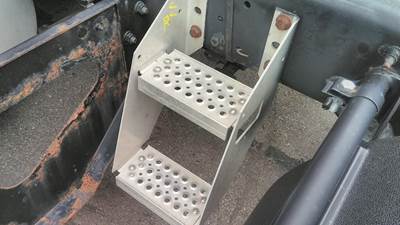 International ProStar Left Frame Step for a International PROSTAR 122