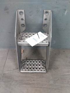 International ProStar Left Frame Step for a International PROSTAR 122