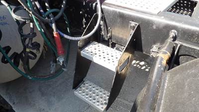 International ProStar Left Frame Step for a International PROSTAR 122
