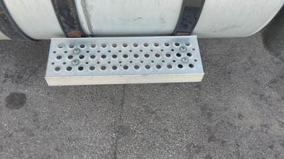 International ProStar Left Tank Step for a International PROSTAR 122