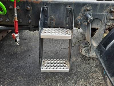International ProStar Left Frame Step for a International PROSTAR 122