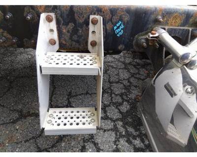 International ProStar Left Frame Step for a International PROSTAR 122