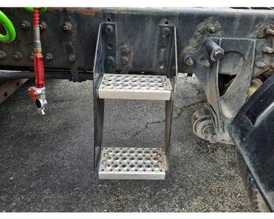 International ProStar Left Frame Step for a International PROSTAR 122