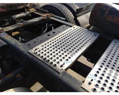 International ProStar Deck (Catwalk) Step for a International PROSTAR 122