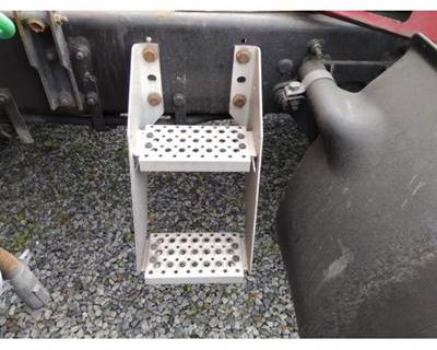 International ProStar Left Frame Step for a International PROSTAR 122