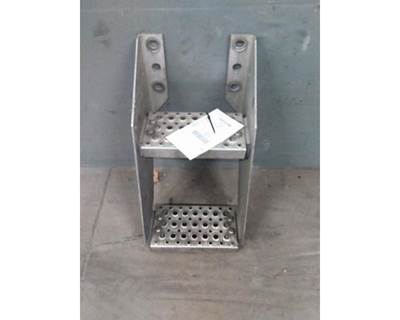 International ProStar Left Frame Step for a International PROSTAR 122