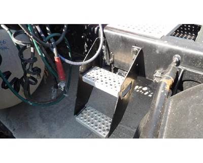 International ProStar Left Frame Step for a International PROSTAR 122