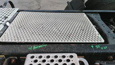Kenworth T660 Deck (Catwalk) Step