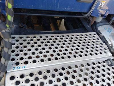 Kenworth T680 Deck (Catwalk) Step