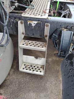 Kenworth T680 Left Frame Step
