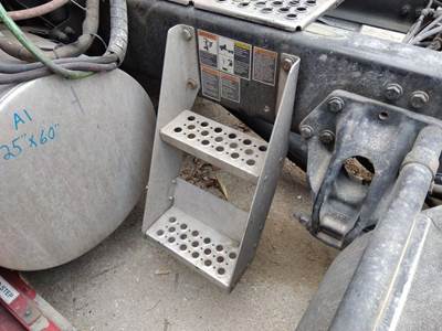 Kenworth T680 Left Frame Step