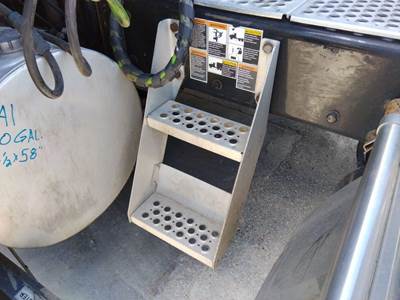 Kenworth T680 Left Frame Step