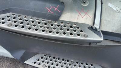 Kenworth T680 Left Tank Step