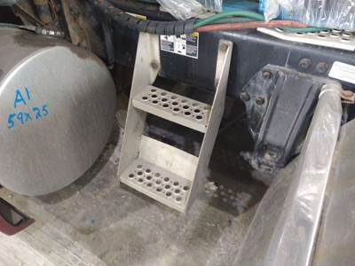 Kenworth T680 Left Frame Step