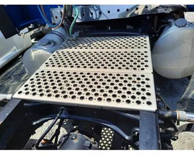 Kenworth T680 Frame Step