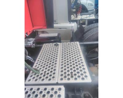 Kenworth T680 Frame Step