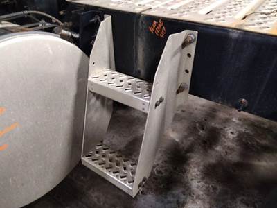 Mack Anthem Frame Step