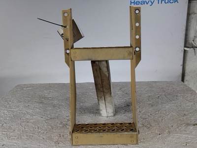 Mack Pinnacle Left Frame Step