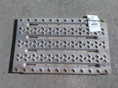 Mack Pinnacle CXU612 Deck (Catwalk) Step for a Mack CXU612