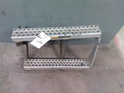 Mack Pinnacle CXU612 Left Battery Box Step for a Mack CXU612