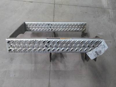 Mack Pinnacle CXU612 Left Battery Box Step for a Mack CXU612