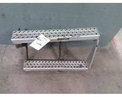 Mack Pinnacle CXU612 Left Frame Step for a Mack CXU612