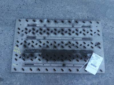 Mack Pinnacle CXU613 Deck (Catwalk) Step for a Mack CXU613