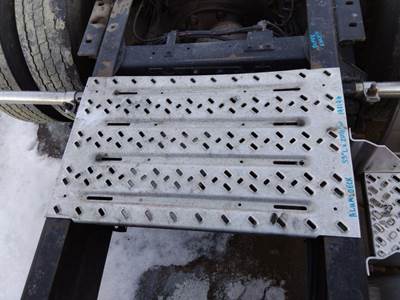Mack Pinnacle CXU613 Deck (Catwalk) Step for a Mack CXU613