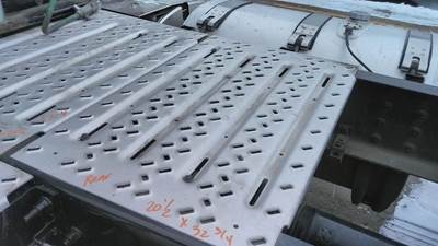 Mack Pinnacle CXU613 Deck (Catwalk) Step for a Mack CXU613