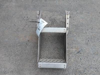 Mack Pinnacle CXU613 Left Frame Step for a Mack CXU613