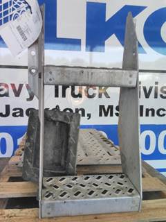 Mack Pinnacle CXU613 Frame Step for a Mack CXU613