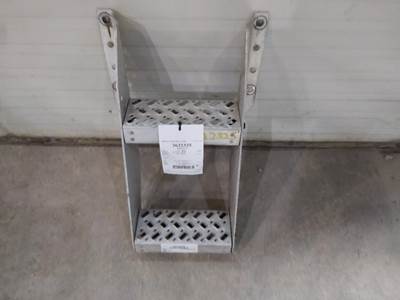 Mack Pinnacle CXU613 Left Frame Step for a Mack CXU613