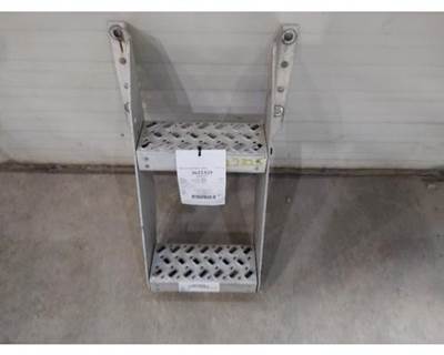 Mack Pinnacle CXU613 Left Frame Step for a Mack CXU613