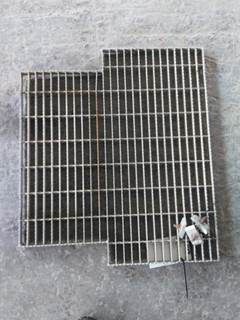 Mack Vision CX613 Deck (Catwalk) Step for a Mack CX613