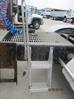 Mack Vision CXN613 Frame Step for a Mack CXN613