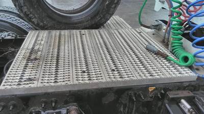 Peterbilt 382 Deck (Catwalk) Step