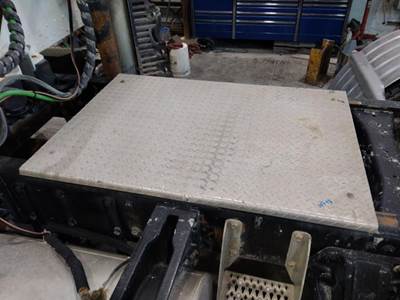 Peterbilt 386 Deck (Catwalk) Step