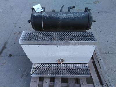 Peterbilt 386 Left Battery Box Step