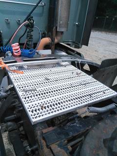 Peterbilt 387 Deck (Catwalk) Step
