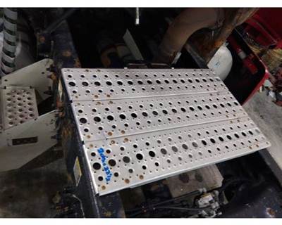 Peterbilt 387 Deck (Catwalk) Step