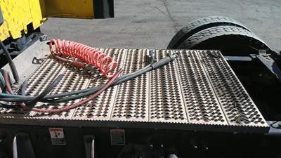 Peterbilt 579 Deck (Catwalk) Step