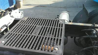 Peterbilt 579 Deck (Catwalk) Step