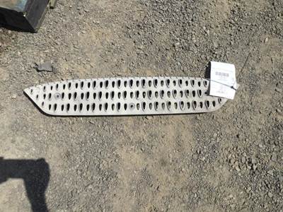 Peterbilt 579 Step Fairing