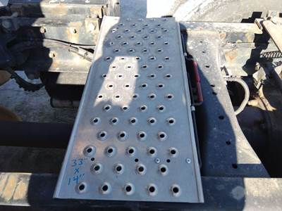 Peterbilt 579 Deck (Catwalk) Step