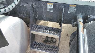 Peterbilt 579 Left Frame Step
