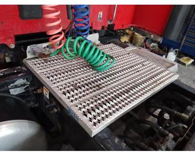 Peterbilt 579 Frame Step