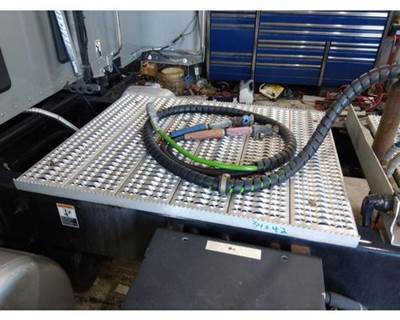 Peterbilt 579 Deck (Catwalk) Step