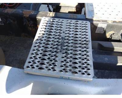 Peterbilt 579 Frame Step